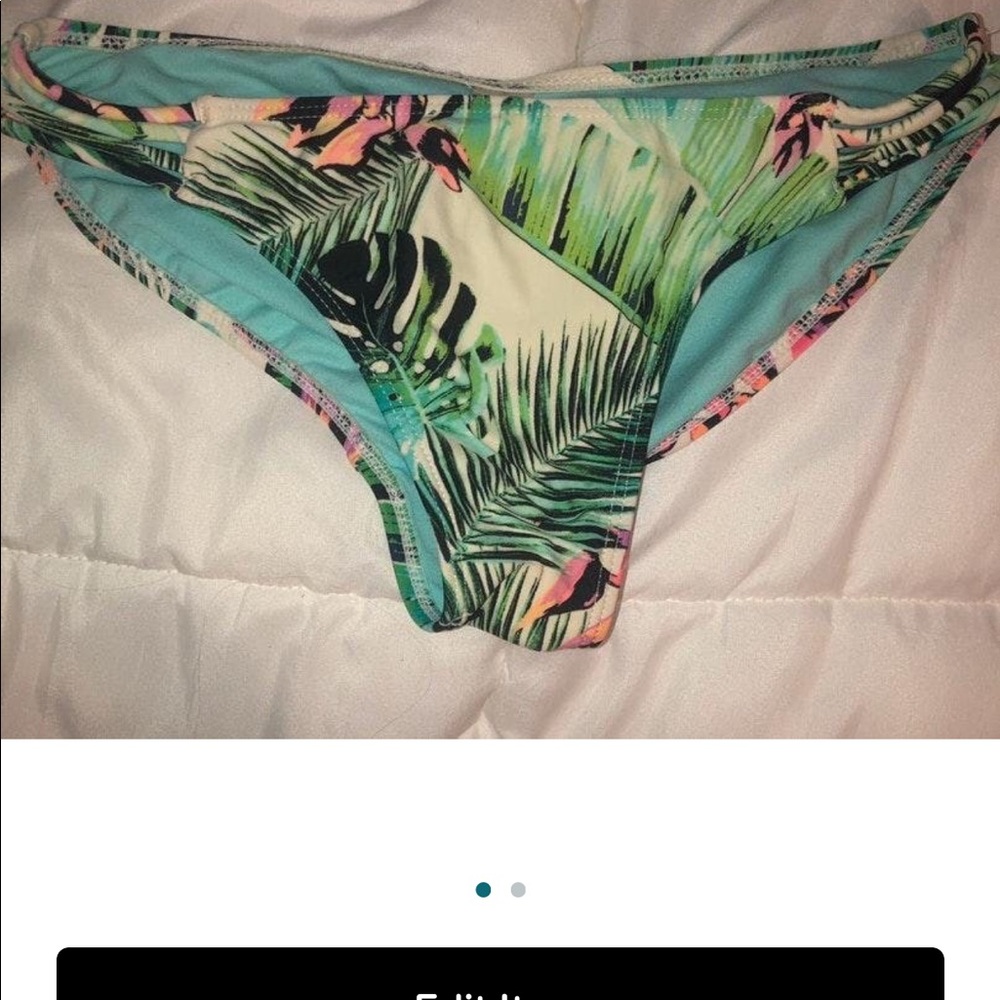 Bundle of two bikinis